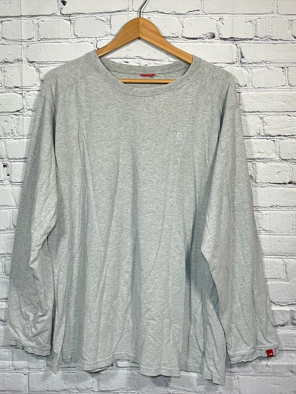 The North Face T-Shirt Mens Size XL Gray Long Sleeve Logo Distressed Crew Neck